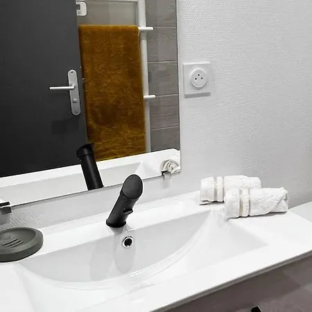 Savane - Appart Tout Equipe Et Renove Apartman